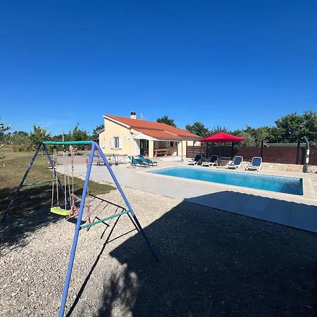 Holiday home House Gordana With A Comfortable Big Yard And A Private Pool Sarici (Istria)