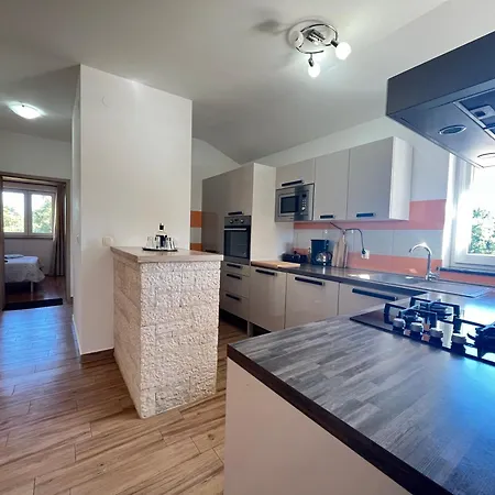 House Gordana With A Comfortable Big Yard And A Private Pool * Sarici (Istria)