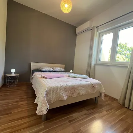 House Gordana With A Comfortable Big Yard And A Private Pool