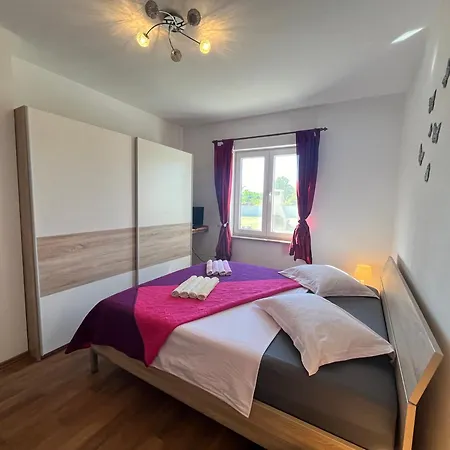 Holiday home House Gordana With A Comfortable Big Yard And A Private Pool