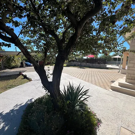 Holiday home House Gordana With A Comfortable Big Yard And A Private Pool *