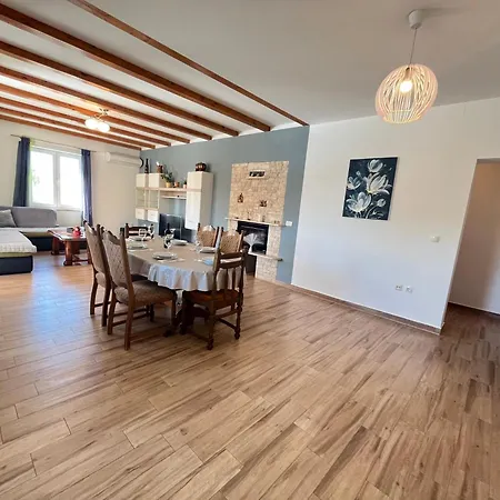 Holiday home House Gordana With A Comfortable Big Yard And A Private Pool Sarici (Istria)