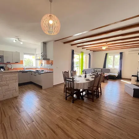 Holiday home House Gordana With A Comfortable Big Yard And A Private Pool Sarici (Istria)