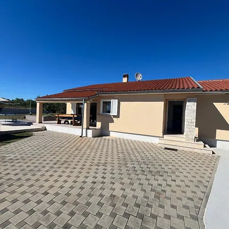 House Gordana With A Comfortable Big Yard And A Private Pool