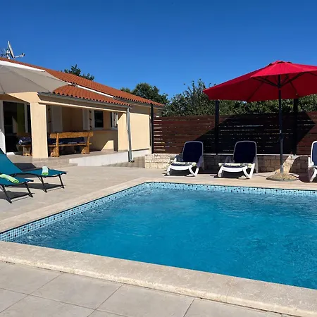 House Gordana With A Comfortable Big Yard And A Private Pool Holiday home Sarici (Istria)