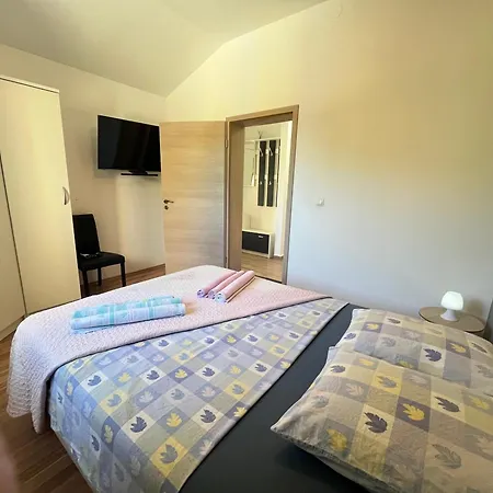 House Gordana With A Comfortable Big Yard And A Private Pool * Sarici (Istria)