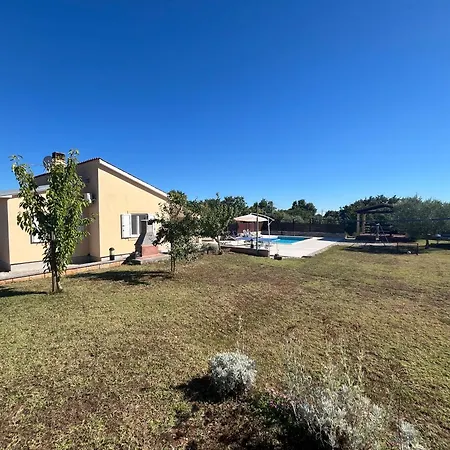 House Gordana With A Comfortable Big Yard And A Private Pool Holiday home Sarici (Istria)
