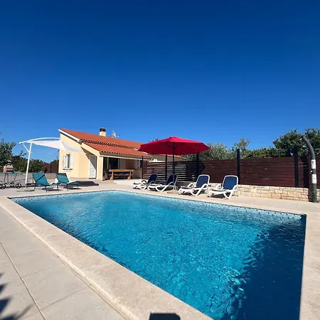 Holiday home House Gordana With A Comfortable Big Yard And A Private Pool